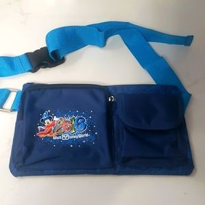 Walt Disney World Resort waist Fanny Pack Blue Mickey blue pockets zippered